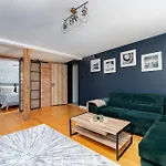 Modern Space By Bookinghost Apartmán